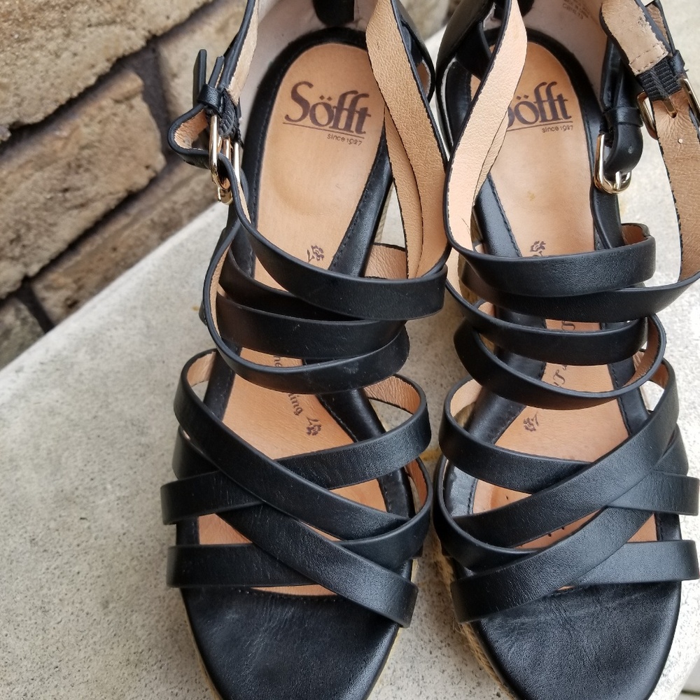 Women's Sofft sz 8.5 black leather strappy sandal